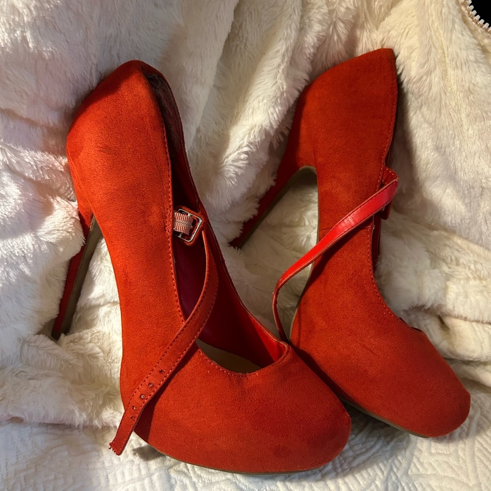 Super cute red heels